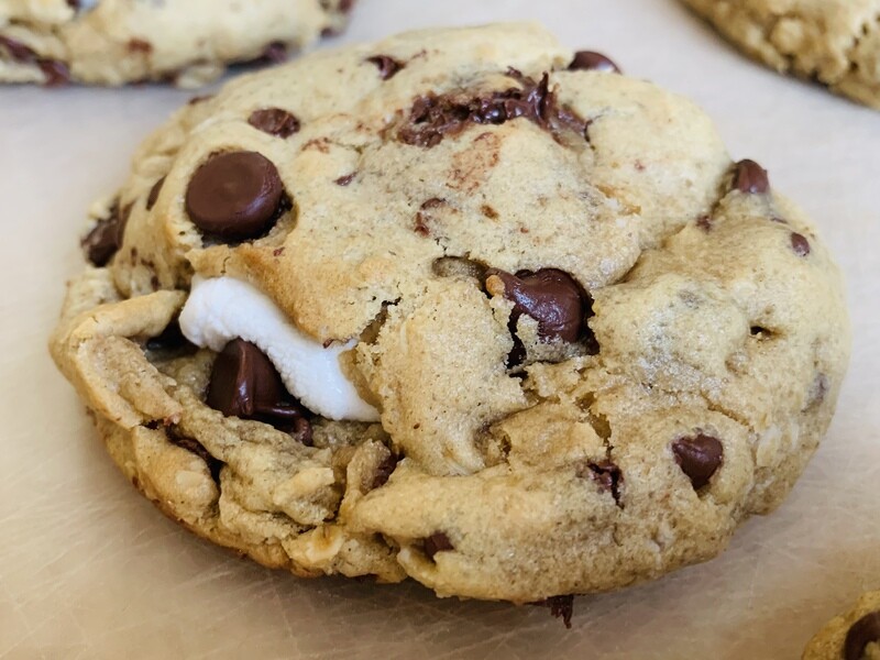 Oatmeal Chocolate Chip Filled with Marshmallow Protein Cream