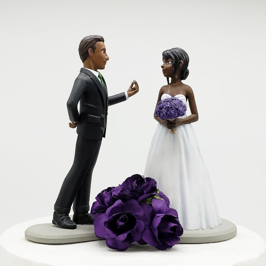 01. Bride & Groom Figure & Base