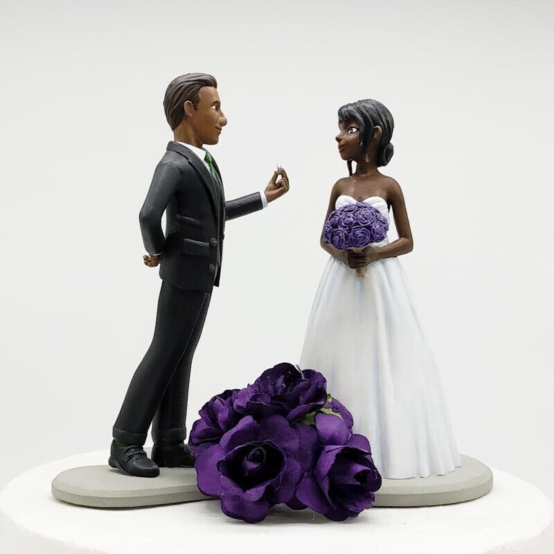 01. Bride & Groom Figure & Base