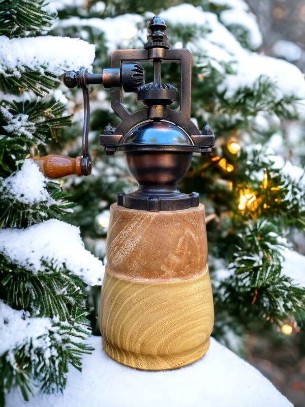 Antique Style Pepper Grinder: