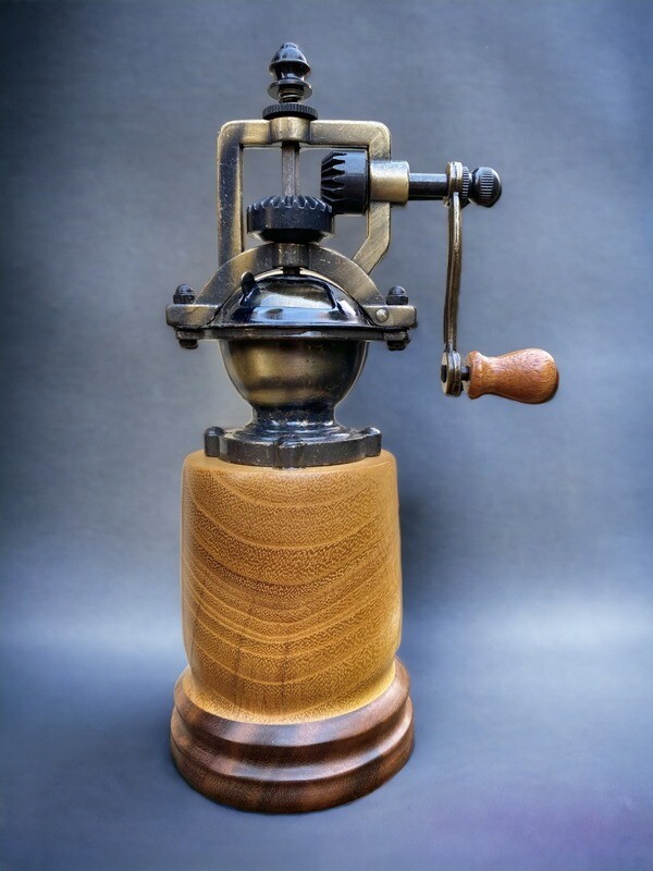 Antique Style Pepper Grinder: Acacia &amp; Lapacho