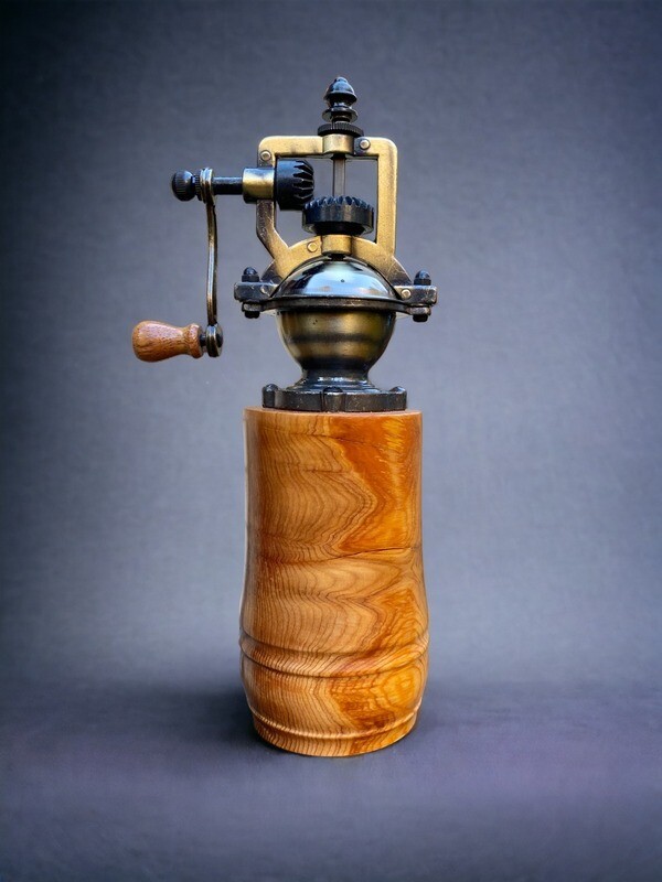 Antique Style Pepper Grinder: Red Cedar