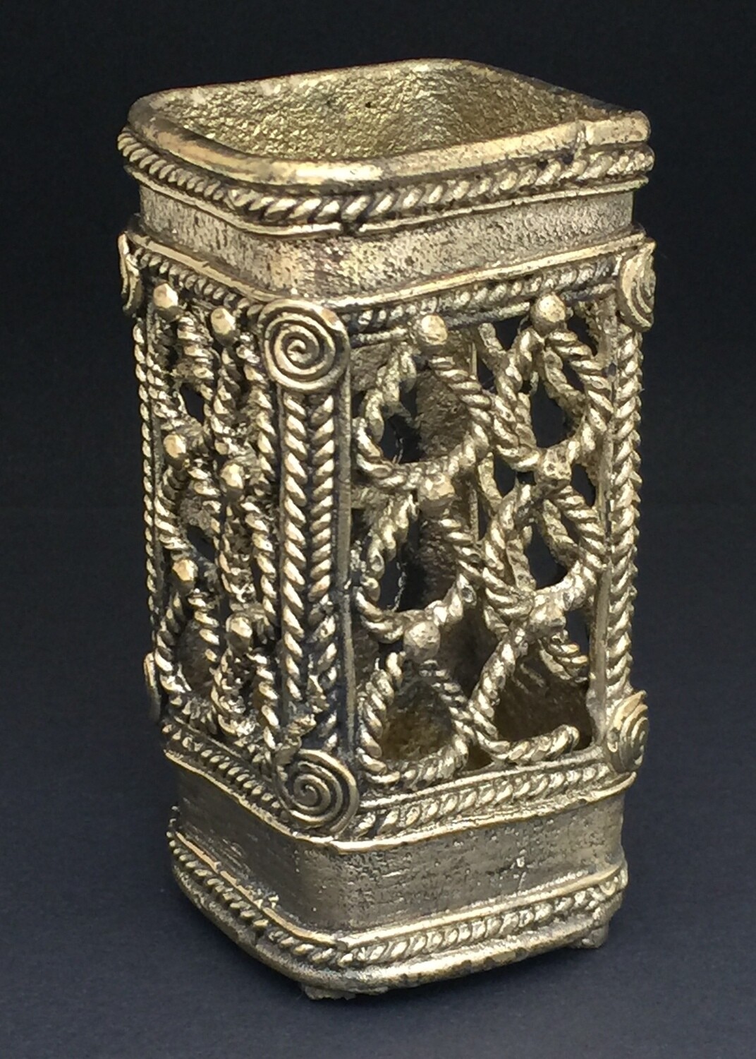 Dhokra-Stifthalter