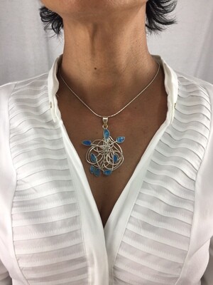 Blue Mystique
Opal Silberanhänger