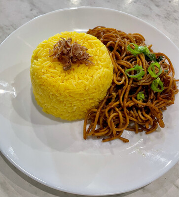 Nasi kuning Mie/Yellow rice fried Noodle