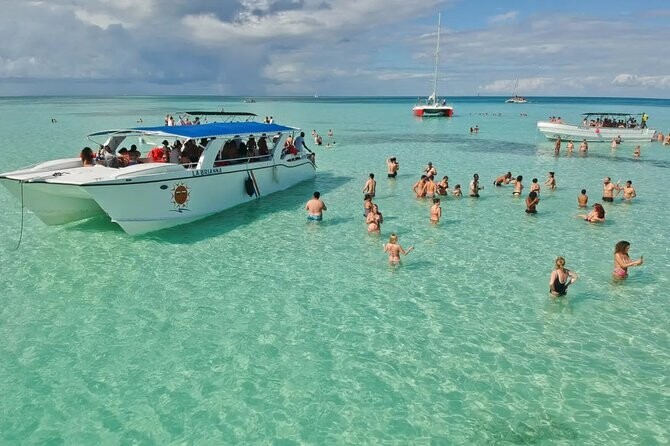 Saona Classic on catamaran and speed boat