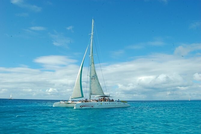 Saona Classic on catamaran and speed boat