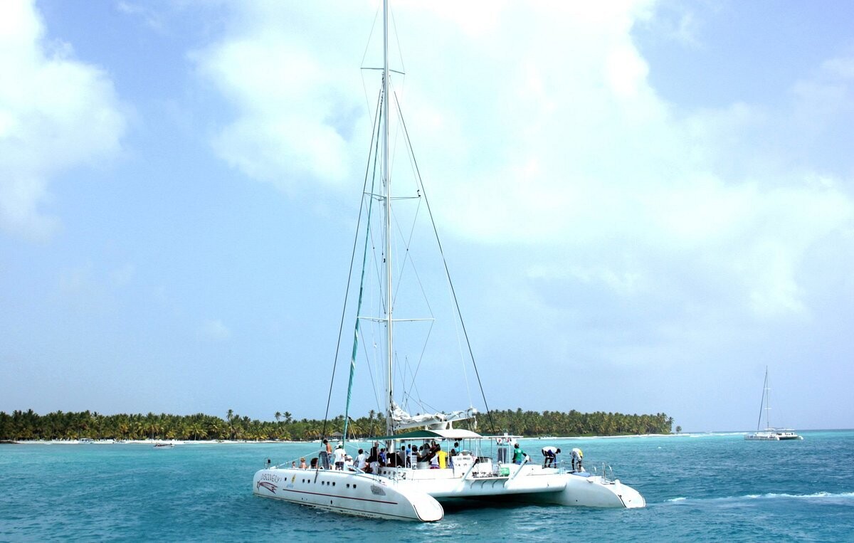 Saona Classic on catamaran and speed boat
