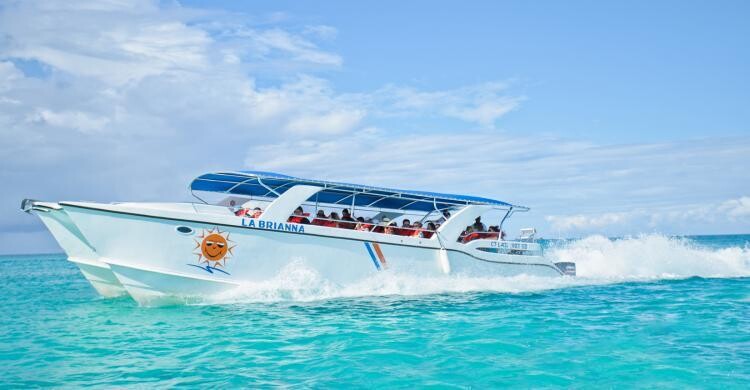 Saona Classic on catamaran and speed boat