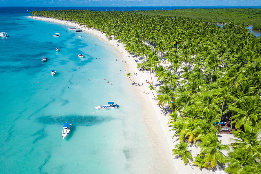 Saona Classic on catamaran and speed boat