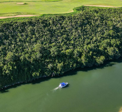 Vue aérienne de la rivière Chavon lors de l'excursion à l'île de Catalina