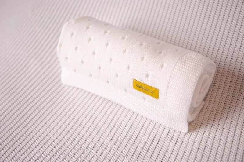 ORGANIC COTTON white CELLULAR BLANKIEBOO