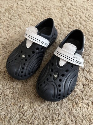 Navy croclike shoes