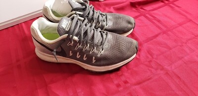 Nike running shoe 8.5