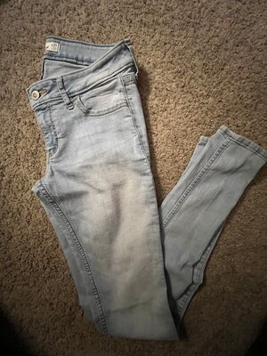 1 long Hollister jeans