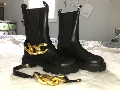 Black boots size 5.56