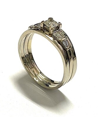 18K white gold diamond ring