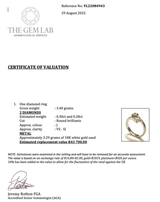 18K white gold diamond ring