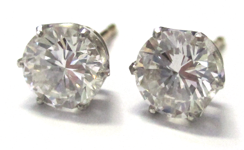 18K yellow gold diamond stud earrings valued at R550000