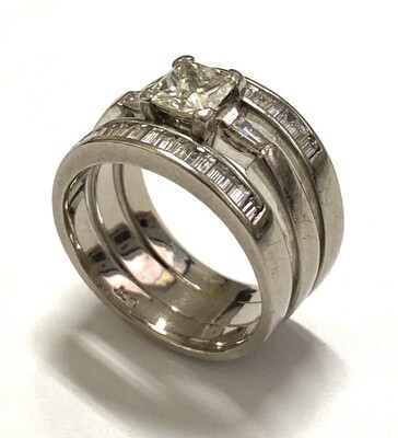 9K white gold diamond ring. R36000. Retail: R72400.