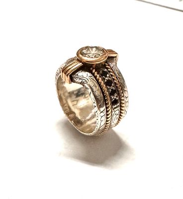 18K yellow and white gold diamond ring