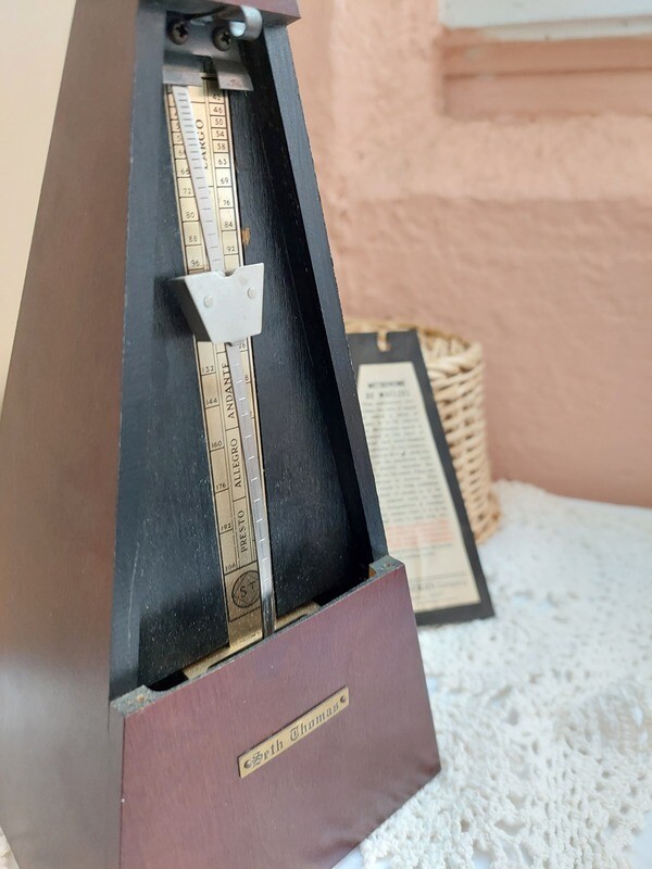 Vintage Seth Thomas Metronome #10 model E899-575 Cat #1128 Made in the U.S.A