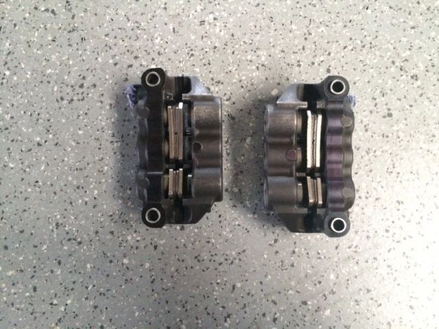 Yamaha YZF R1 Bj.2007-2014 Bremssättel vorne re / li mit Belägen Yamaha YZF R1 Bj.2007-2014 Bremssättel vorne re / li mit Belägen
