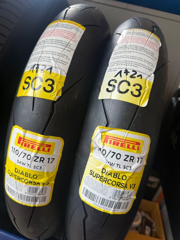 Pirelli Supercorsa 120/70 R17 SC3 Vorderreifen DOT 1721 Pirelli Supercorsa 120/70 R17 SC3 Vorderreifen DOT 1721