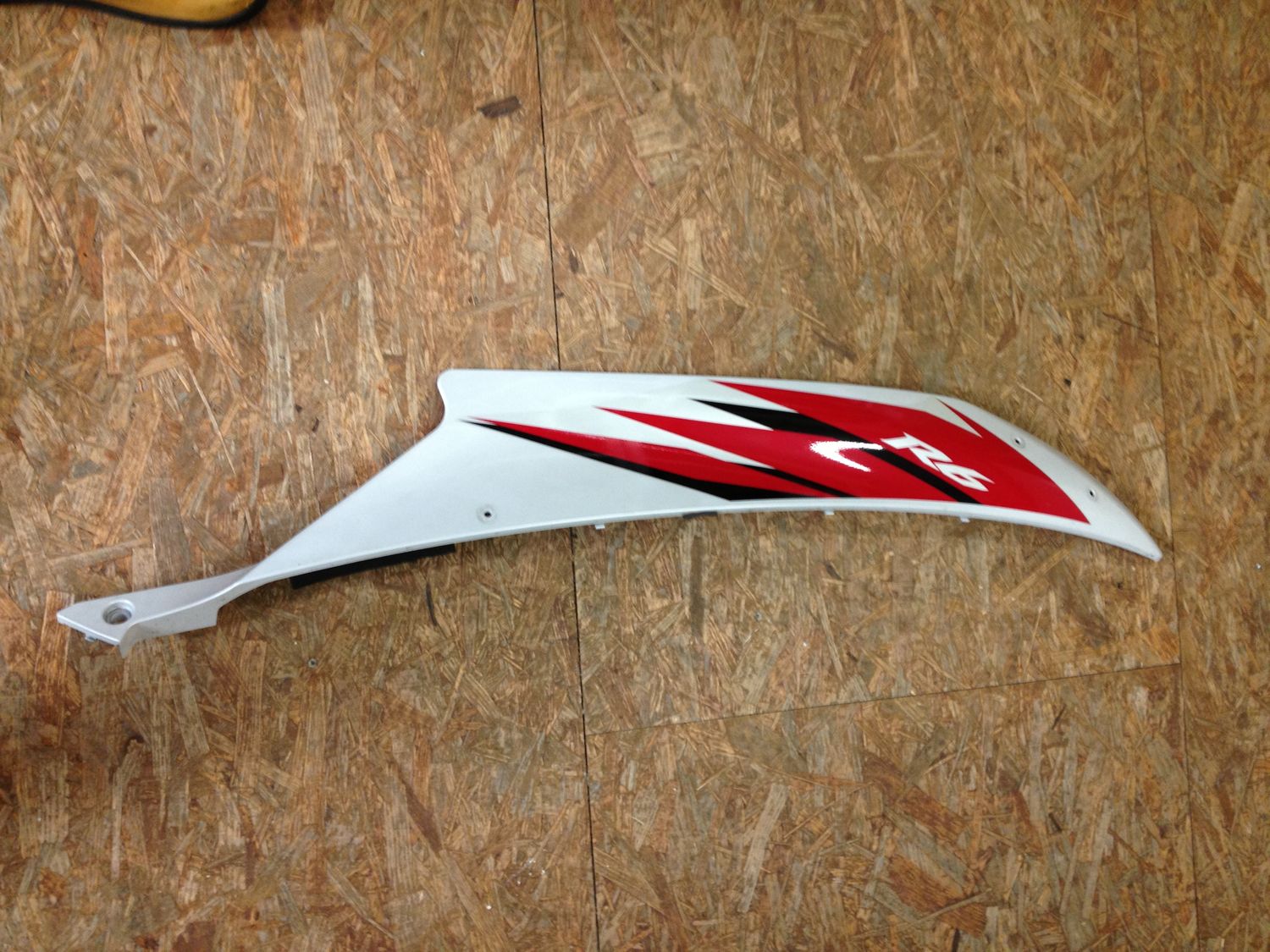 Yamaha OEM YZF-R6 2006/2007 Seitenteil rechts in gutem Zustand - 2C0Y283V10P1 Yamaha OEM YZF-R6 2006/2007 Seitenteil rechts in gutem Zustand - 2C0Y283V10P1