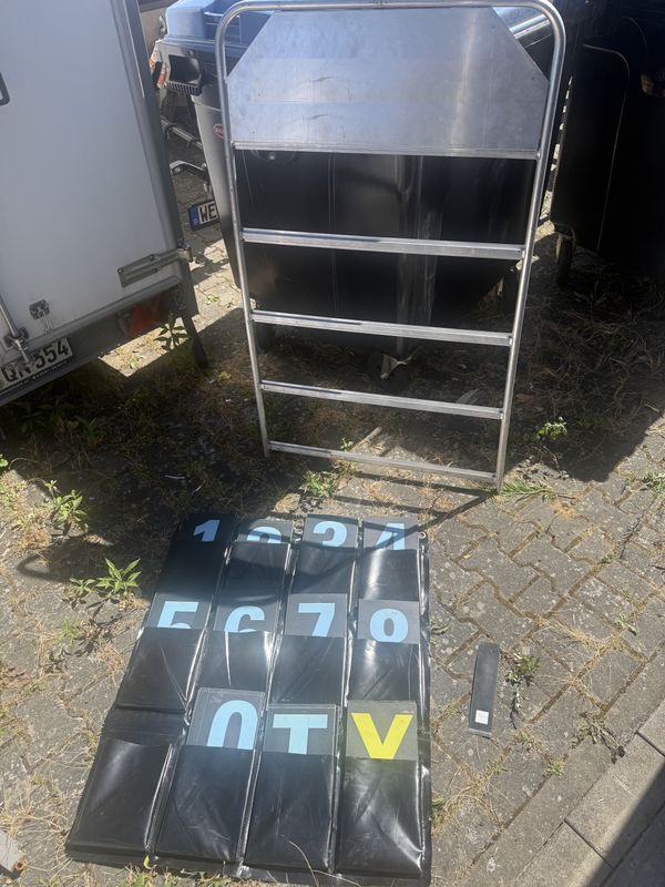 Gebrauchtes Pitboard aus Aluminium inkl. Nummern und Tasche Gebrauchtes Pitboard aus Aluminium inkl. Nummern und Tasche