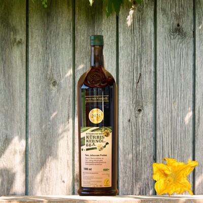 Kernöl in der Flasche