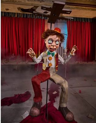 7 Ft 7 In Bobby Strings Animatronic ORDER AIRFREIGHT DELIVERED