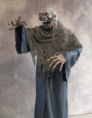 6 Ft 6 In Creeper Animatronic - Beastcraft pre order now