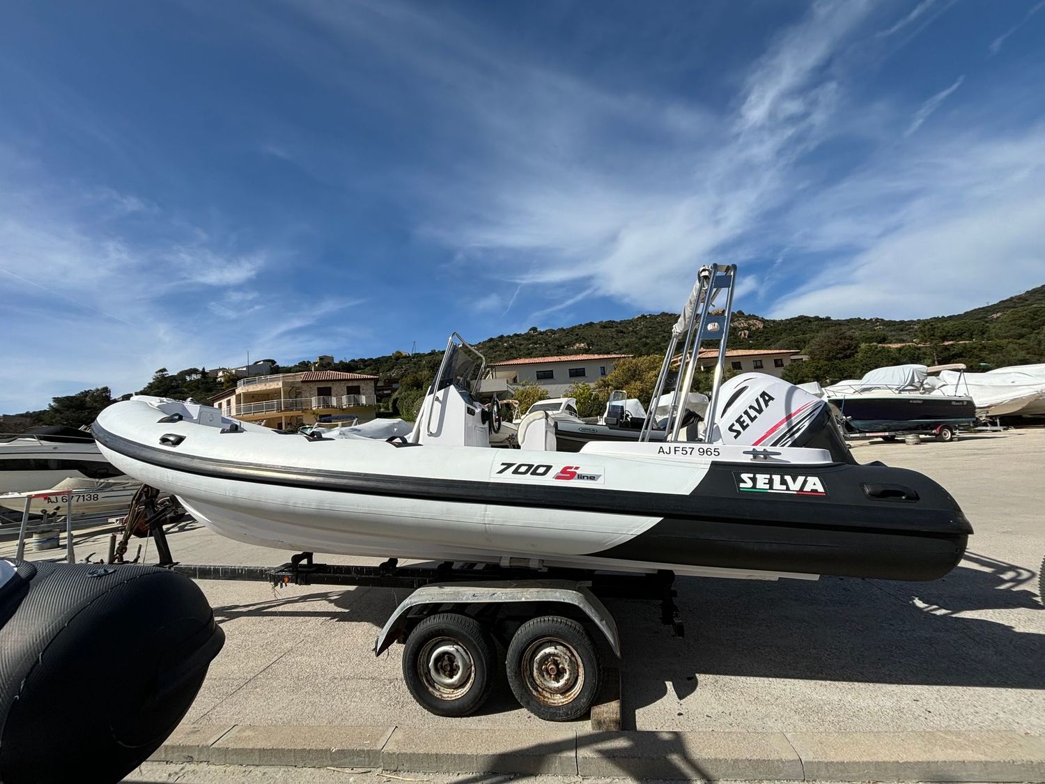 Semi-rigide Selva 700 moteur Selva 150xsr