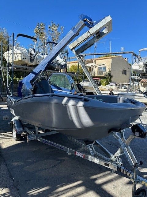 Fun Yak 470 - Moteur Honda 50 Fun Yak 470 - Moteur Honda 50