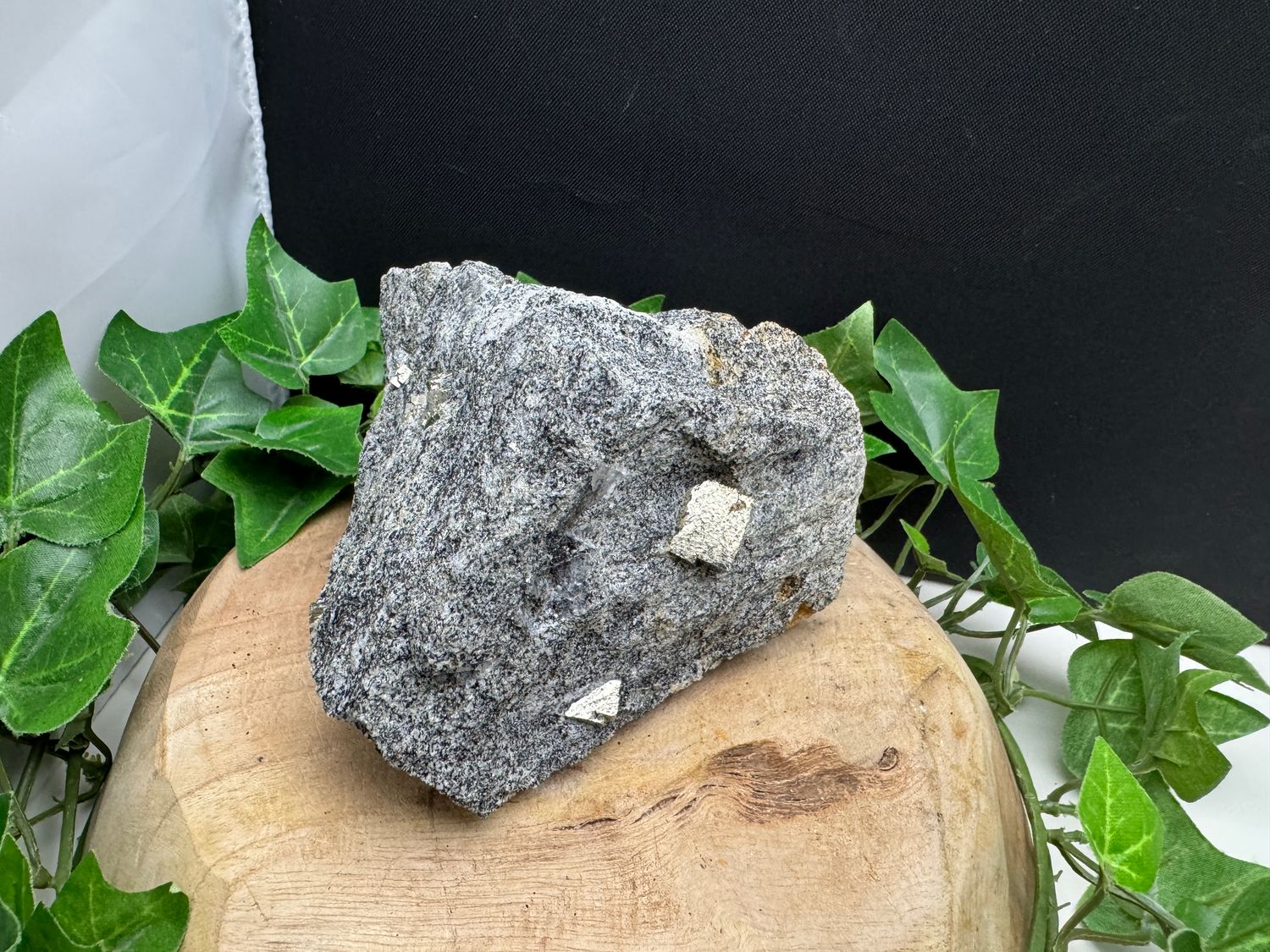 Pyriet in Gneis