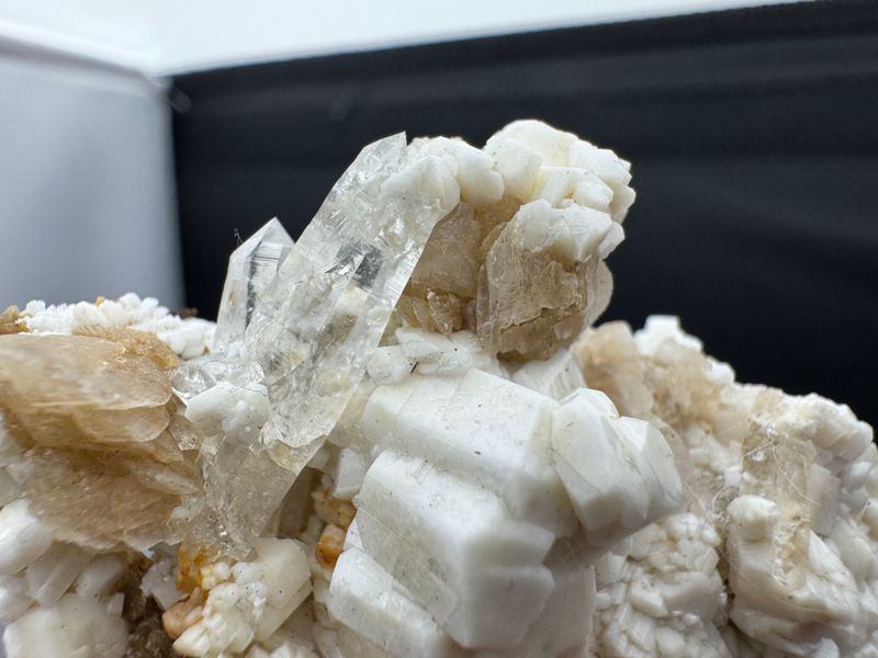 Periklien / Calciet / Bergkristal
