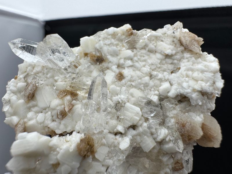 Periklien / Calciet / Bergkristal