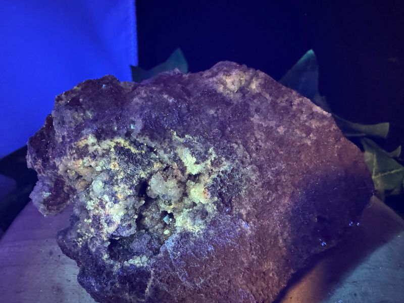 ​Kwarts / Bergkristal in limoniet