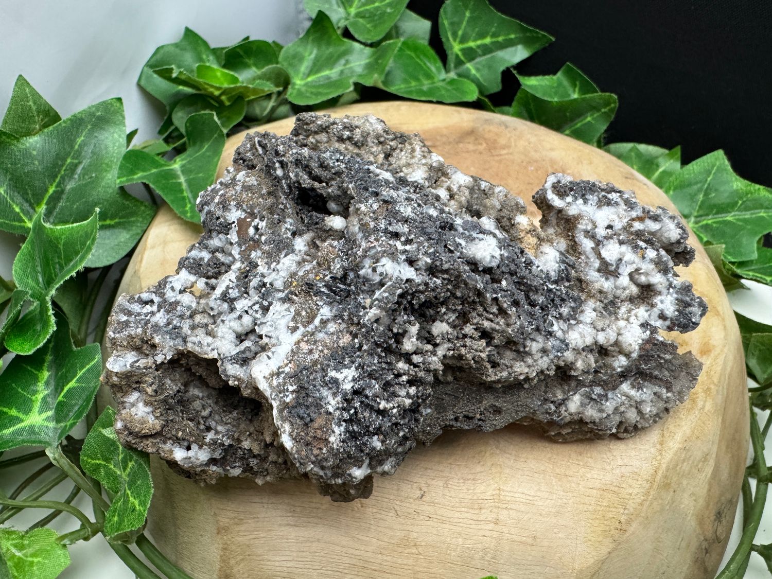 Calciet met Hematiet