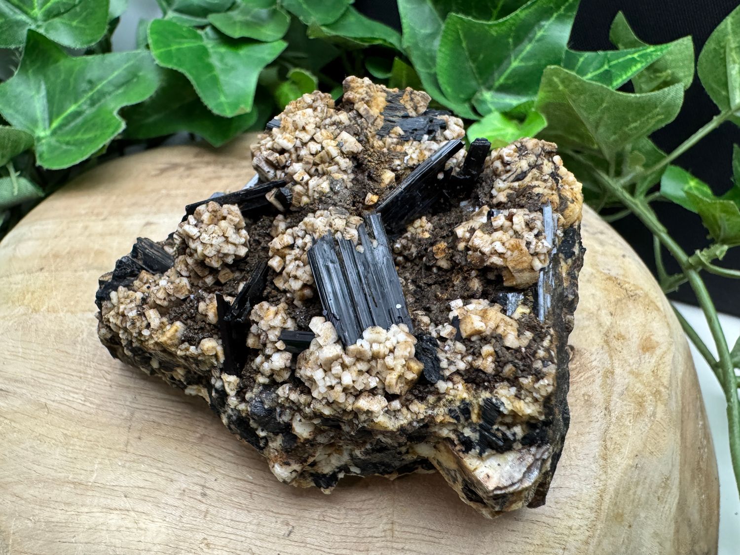 Aegirien cluster met veldspaat