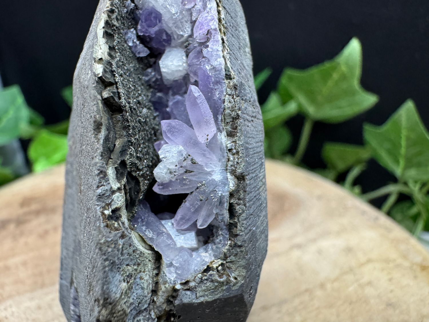 Amethist met Chabasiet in Geode