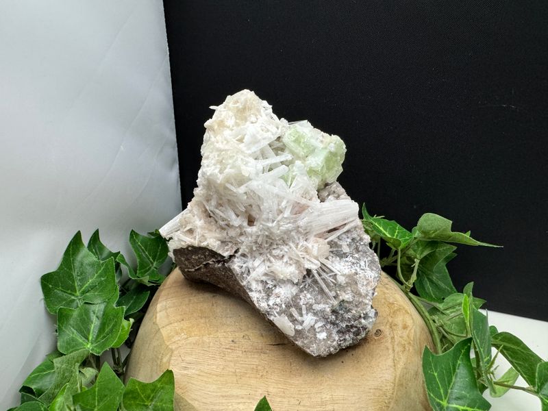 Scoleciet met Groene Apofyliet en Stilbiet Scoleciet met Groene Apofyliet en Stilbiet