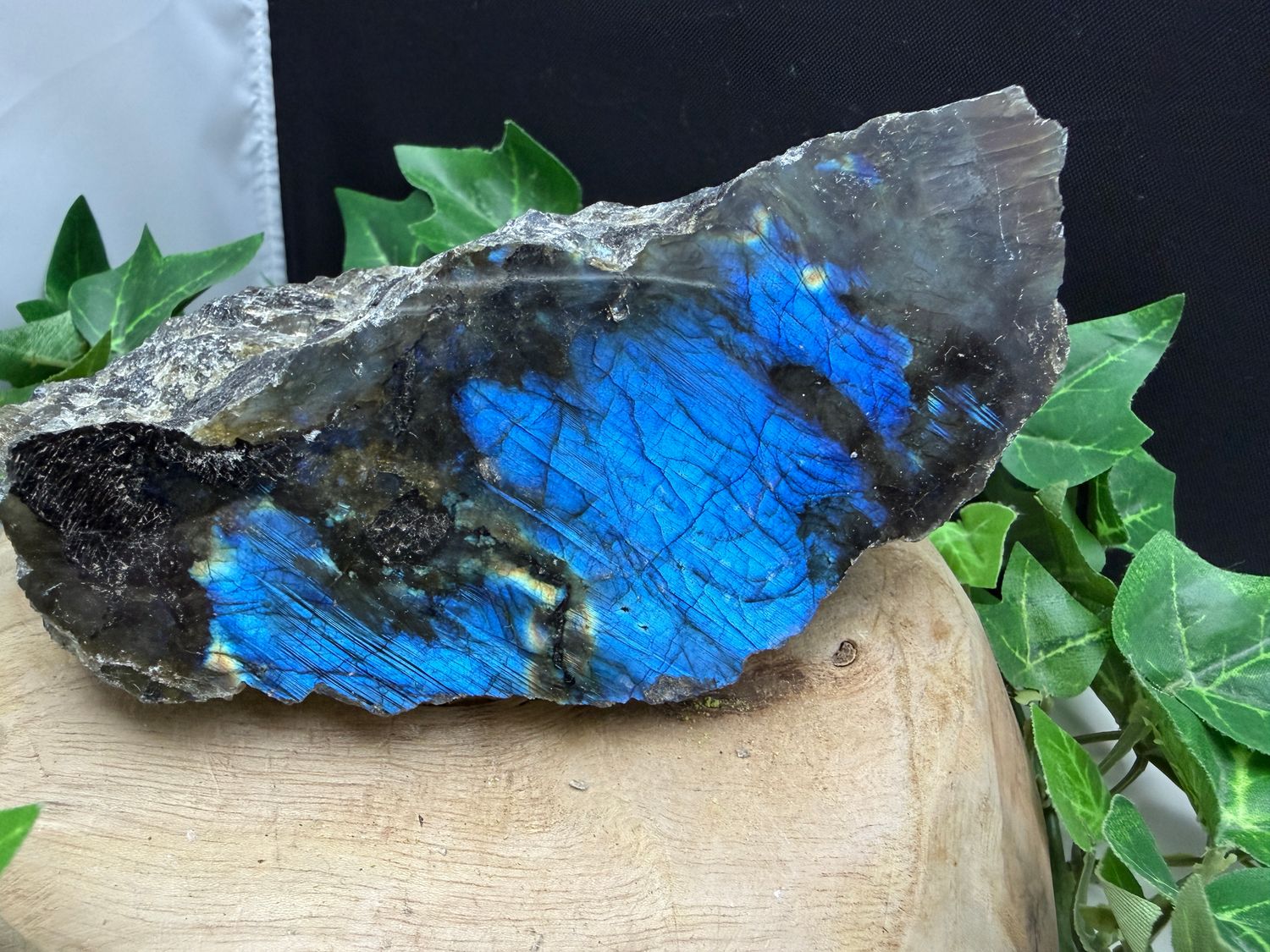 Labradoriet ruw deels gepolijst Labradoriet ruw deels gepolijst