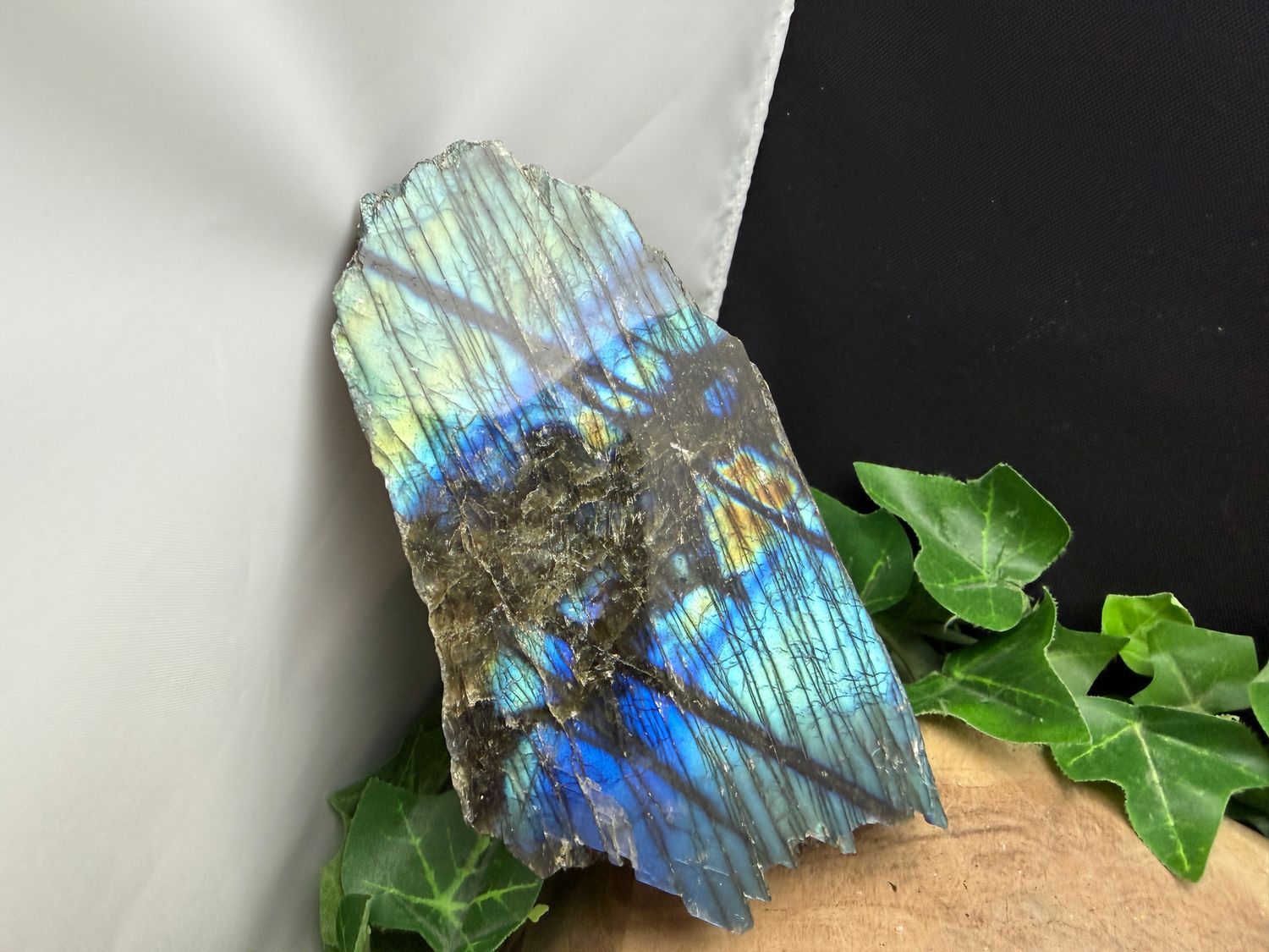 Labradoriet ruw deels gepolijst Labradoriet ruw deels gepolijst