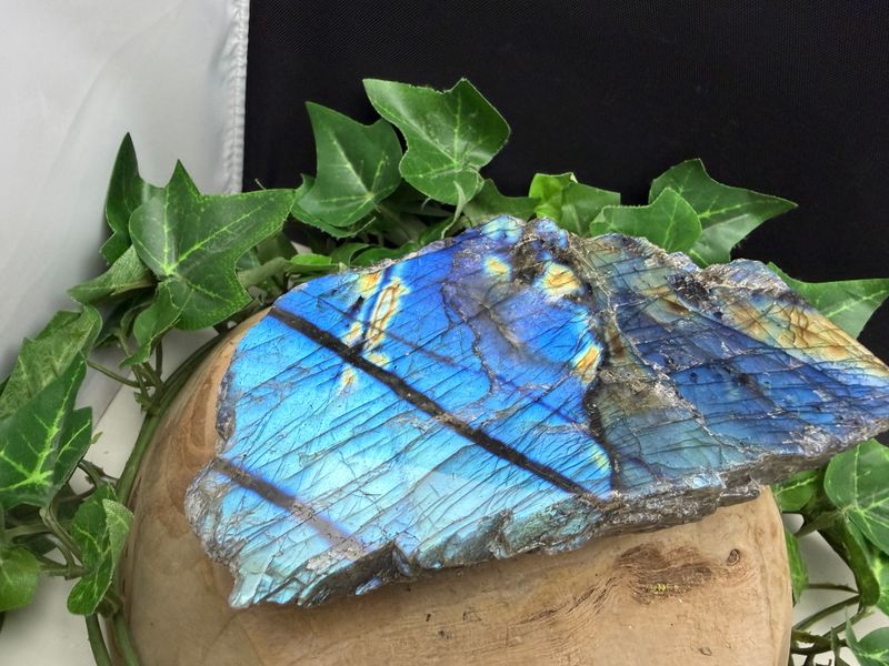 Labradoriet ruw deels gepolijst Labradoriet ruw deels gepolijst