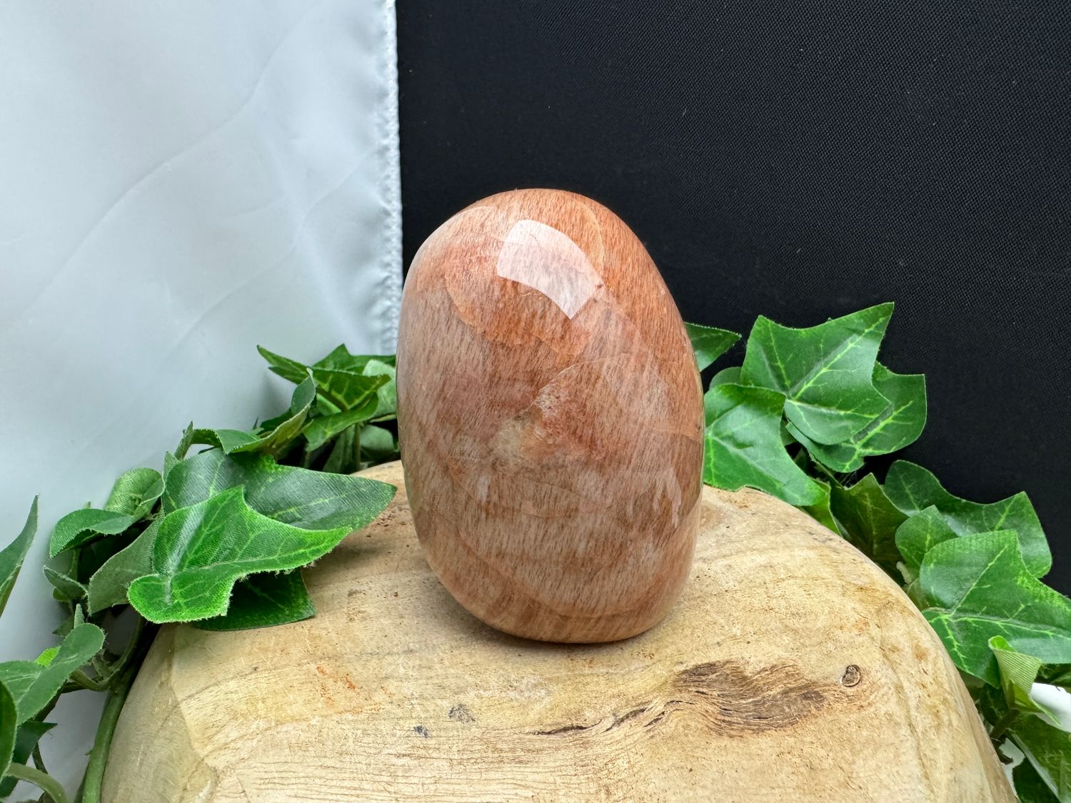 Roze maansteen sculptuur