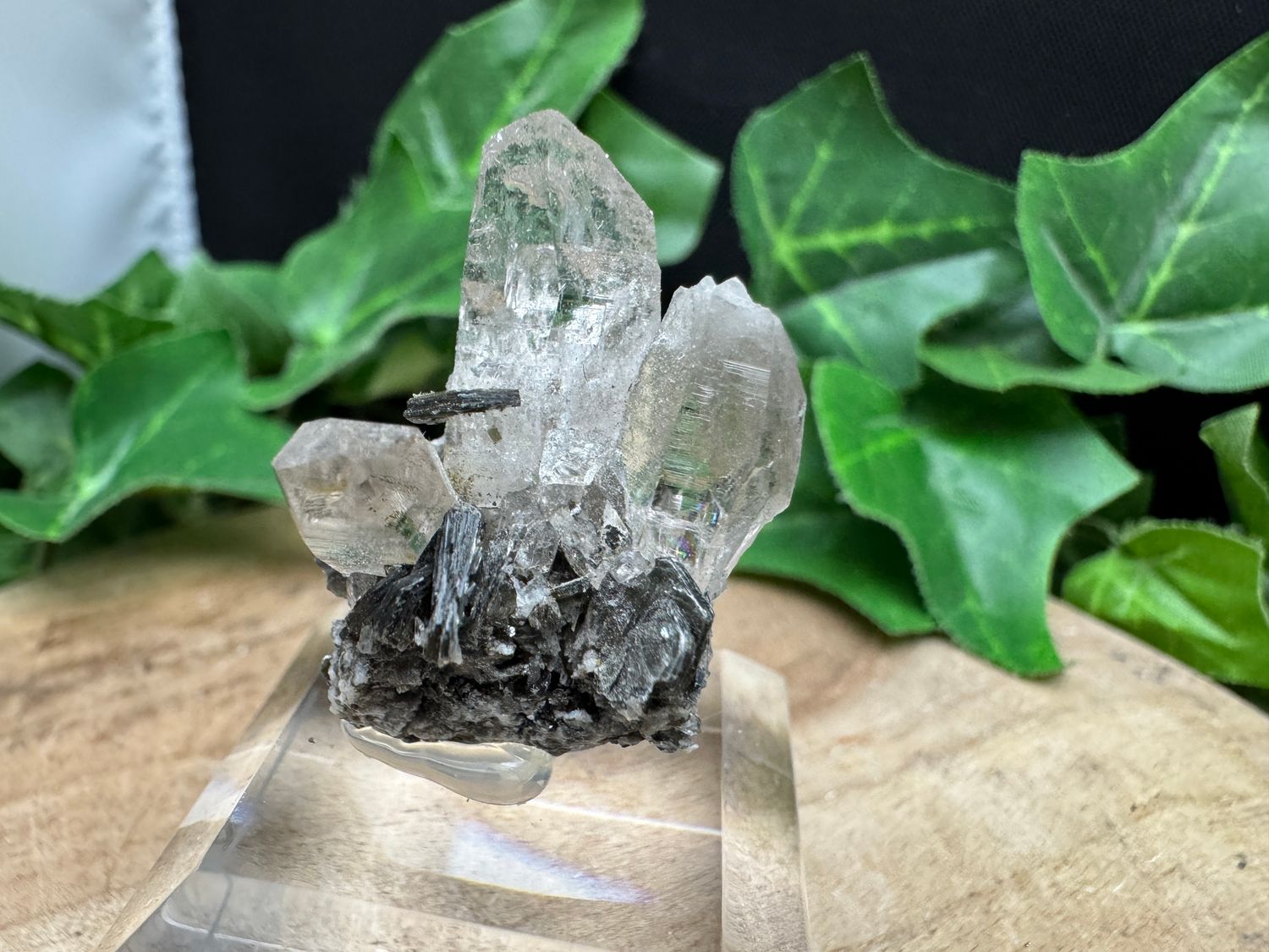 Bergkristal/mica op sokkel