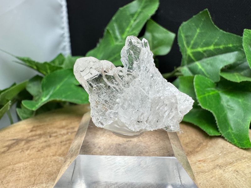 Bergkristal op sokkel