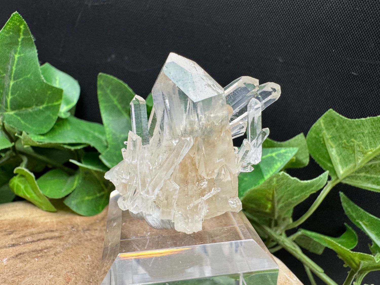 Bergkristal op sokkel